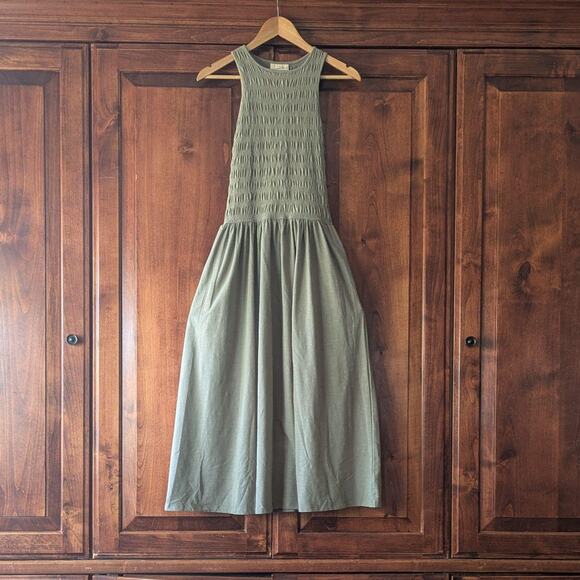 Universal Thread Dresses & Skirts - Universal thread crew neck sleeveless
